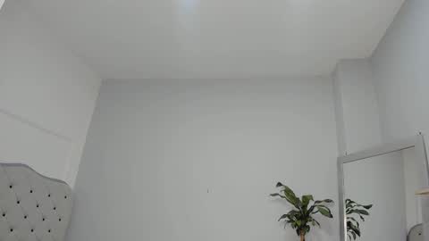 Snapshot of alix_18 chatting on October 20, 11:21 am alix_18 online show from October 20, 11:21 am