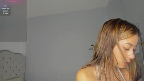 Snapshot of alix_18 chatting on October 22, 11:32 am alix_18 online show from October 22, 11:32 am