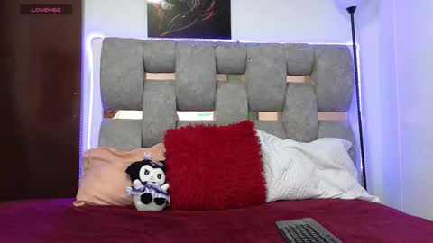 alix_kitty_ online show from February 17, 8:26 pm