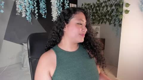 Snapshot of alixon_fiore5 chatting on April 23, 6:58 am alixon online show from April 23, 6:58 am
