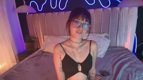 Snapshot of alixx_von_d chatting on April 29, 5:30 pm Ali online show from April 29, 5:30 pm