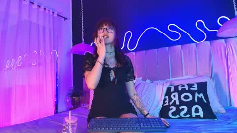Snapshot of alixx_von_d chatting on May 13, 11:40 am Ali online show from May 13, 11:40 am