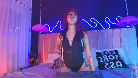 Snapshot of alixx_von_d chatting on July 4, 9:37 am Ali online show from July 4, 9:37 am