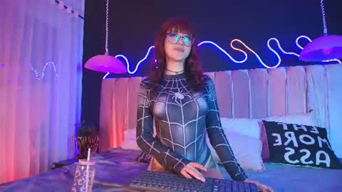 Snapshot of alixx_von_d chatting on July 6, 3:36 pm Ali online show from July 6, 3:36 pm