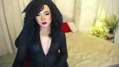Snapshot of aliyahhugecock chatting on May 17, 4:47 pm Aliyah online show from May 17, 4:47 pm