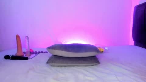 Snapshot of alizzon_ chatting on May 20, 9:32 pm alizzon online show from May 20, 9:32 pm