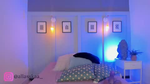 Snapshot of allasska_ chatting on May 19, 5:03 am Laura online show from May 19, 5:03 am