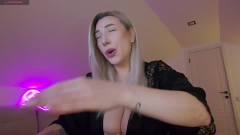 A day u didnt smile is a lost day online show from April 13, 7:03 am