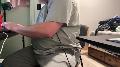 Allergictolove online show from January 19, 4:00 pm