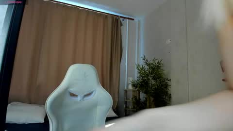alli_aster online show from May 25, 1:00 am