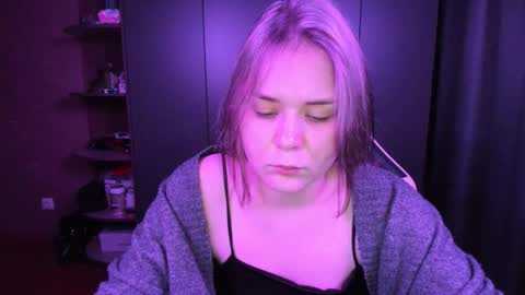 Snapshot of alli_zi chatting on November 11, 6:52 pm Blair online show from November 11, 6:52 pm