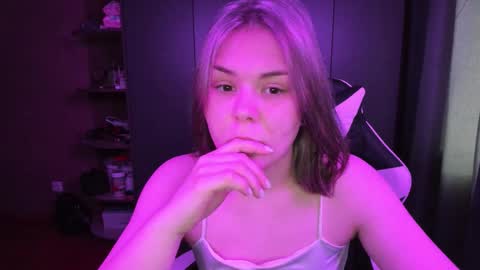 Snapshot of alli_zi chatting on November 14, 2:32 am Blair online show from November 14, 2:32 am