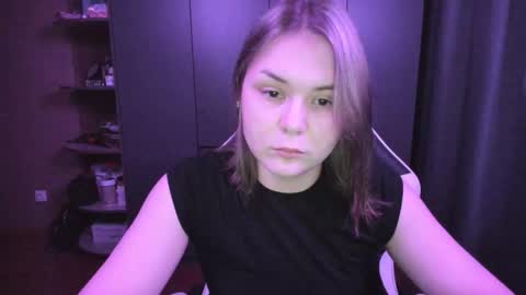 Snapshot of alli_zi chatting on November 27, 4:31 pm Blair online show from November 27, 4:31 pm