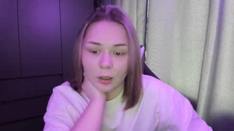 Snapshot of alli_zi chatting on December 14, 6:41 am Blair online show from December 14, 6:41 am