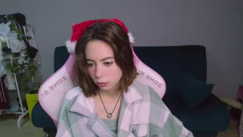 Snapshot of allie_hazie chatting on December 26, 12:03 am alice online show from December 26, 12:03 am