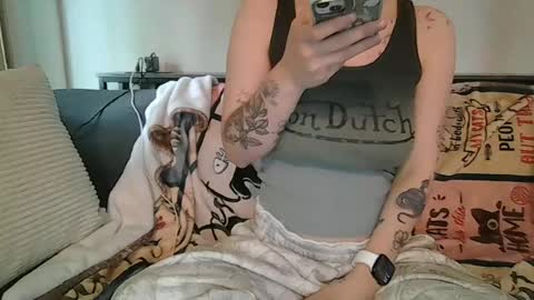 alliebearx online show from June 17, 9:49 pm