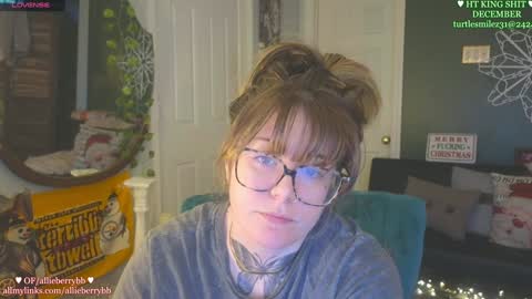Snapshot of allieberrybb chatting on December 12, 7:37 pm bb online show from December 12, 7:37 pm