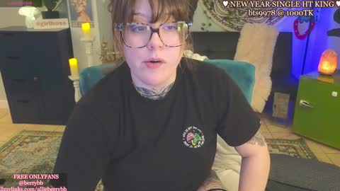 Snapshot of allieberrybb chatting on January 1, 5:33 am bb online show from January 1, 5:33 am