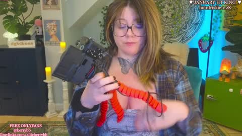 Snapshot of allieberrybb chatting on January 14, 2:29 am bb online show from January 14, 2:29 am