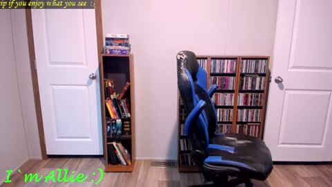 Allie online show from December 8, 6:39 pm