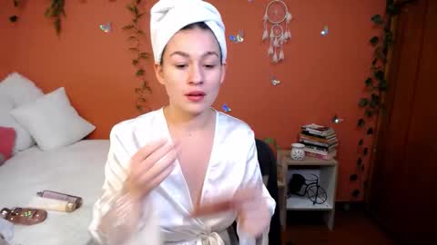 Allie  online show from September 20, 6:20 pm