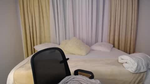 Snapshot of allierose_ chatting on May 22, 2:22 pm Allie online show from May 22, 2:22 pm