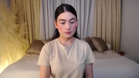 Snapshot of allierose_ chatting on June 16, 9:17 pm Allie online show from June 16, 9:17 pm