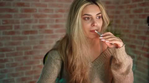 Allie online show from December 23, 1:45 pm