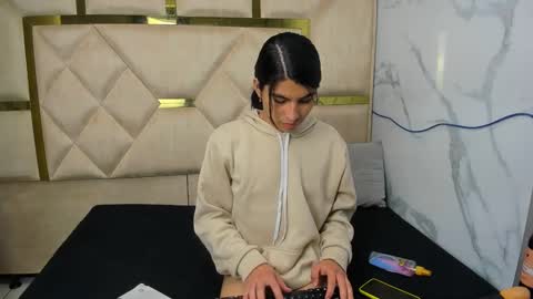 allison_69ts online show from September 15, 10:32 pm