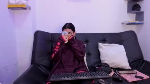 allison_lopez_ online show from April 17, 12:08 pm