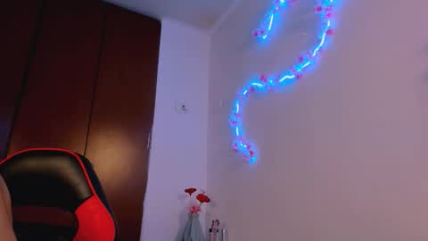 Snapshot of allison_starmodel chatting on March 27, 2:28 am allison_starmodel online show from March 27, 2:28 am
