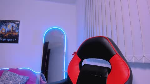 Snapshot of allison_starmodel chatting on May 23, 1:22 am allison_starmodel online show from May 23, 1:22 am