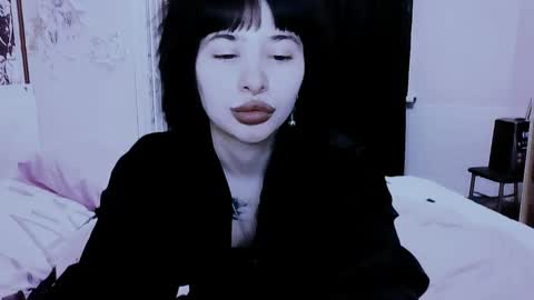 Snapshot of allisondeetz chatting on June 6, 5:17 pm Alis online show from June 6, 5:17 pm