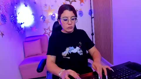 Snapshot of allisonlove_88 chatting on June 18, 11:53 pm ALLISON online show from June 18, 11:53 pm