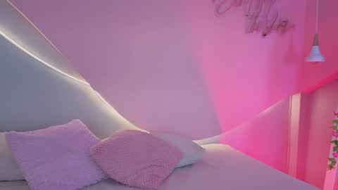 Snapshot of allisonroberts_ chatting on May 19, 12:00 pm Alli online show from May 19, 12:00 pm