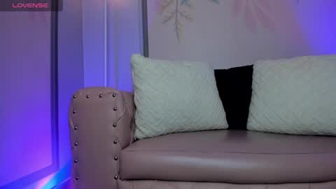 Snapshot of allisonsweet4u_ chatting on April 16, 3:07 am Allison online show from April 16, 3:07 am