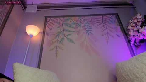Snapshot of allisonsweet4u_ chatting on April 18, 5:22 am Allison online show from April 18, 5:22 am