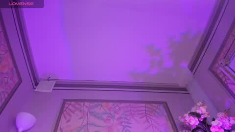 Snapshot of allisonsweet4u_ chatting on May 1, 4:06 am Allison online show from May 1, 4:06 am