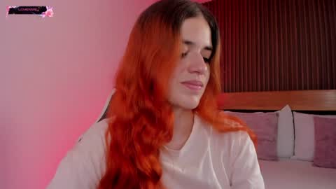 Snapshot of alliss_ginger_ chatting on June 19, 9:51 pm A L L I S S online show from June 19, 9:51 pm