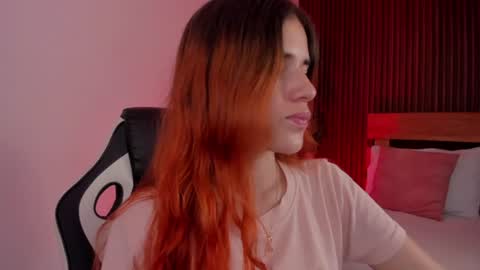 Snapshot of alliss_ginger_ chatting on July 16, 9:32 pm A L L I S S online show from July 16, 9:32 pm