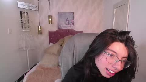 Snapshot of alllyson_ chatting on October 7, 8:50 pm alison online show from October 7, 8:50 pm
