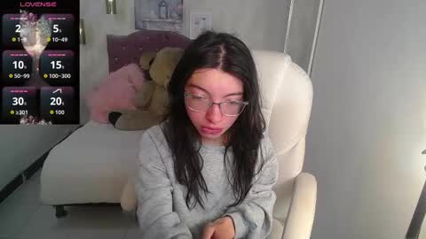Snapshot of alllyson_ chatting on November 19, 7:47 pm alison online show from November 19, 7:47 pm