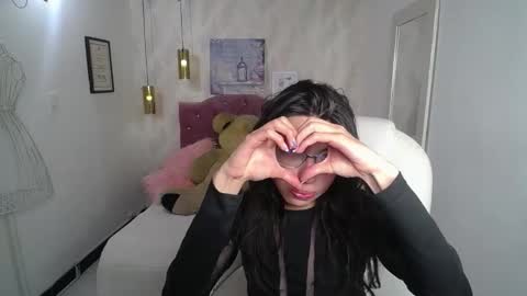 Snapshot of alllyson_ chatting on December 4, 8:06 pm alison online show from December 4, 8:06 pm