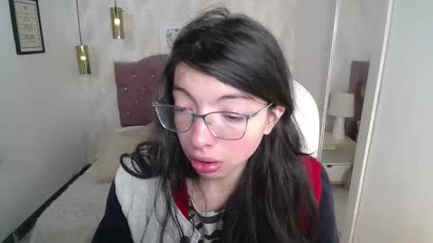 Snapshot of alllyson_ chatting on December 16, 7:52 pm alison online show from December 16, 7:52 pm