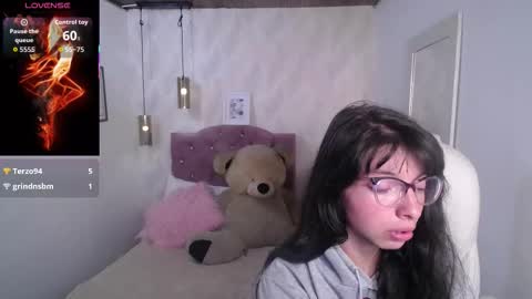 Snapshot of alllyson_ chatting on February 21, 8:10 pm alison online show from February 21, 8:10 pm