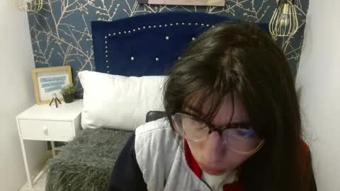 Snapshot of alllyson_ chatting on June 2, 7:49 pm alison online show from June 2, 7:49 pm