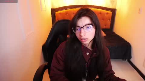 Snapshot of alllyson_ chatting on June 25, 8:02 pm alison online show from June 25, 8:02 pm