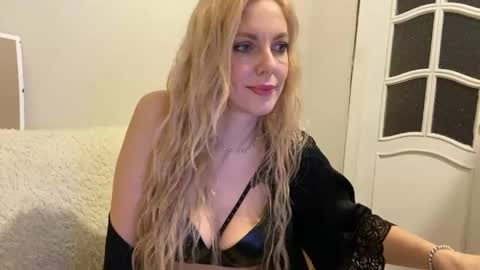Snapshot of allmaybe chatting on May 30, 5:10 pm Nika online show from May 30, 5:10 pm
