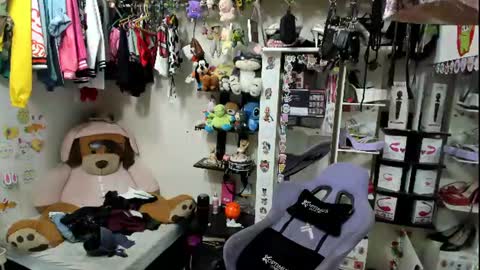 Snapshot of allsson_miller chatting on July 12, 8:33 pm allsson_miller online show from July 12, 8:33 pm