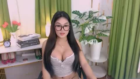 Snapshot of alluring_brianna08 chatting on May 20, 4:35 pm Brianna online show from May 20, 4:35 pm